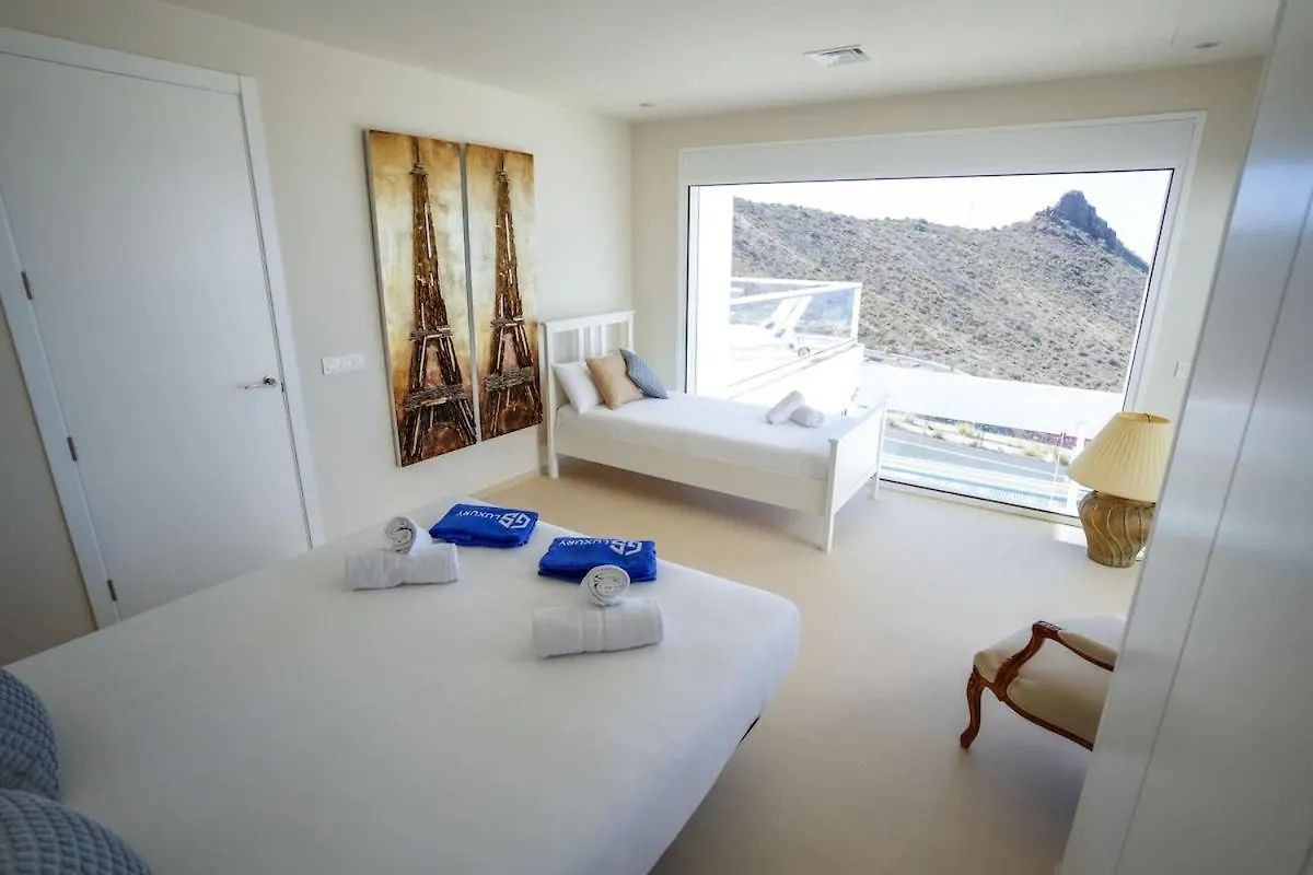 אדחה Gs Luxury Navarra Sunset, Luxury Villa With Pool And Sea Views ספרד